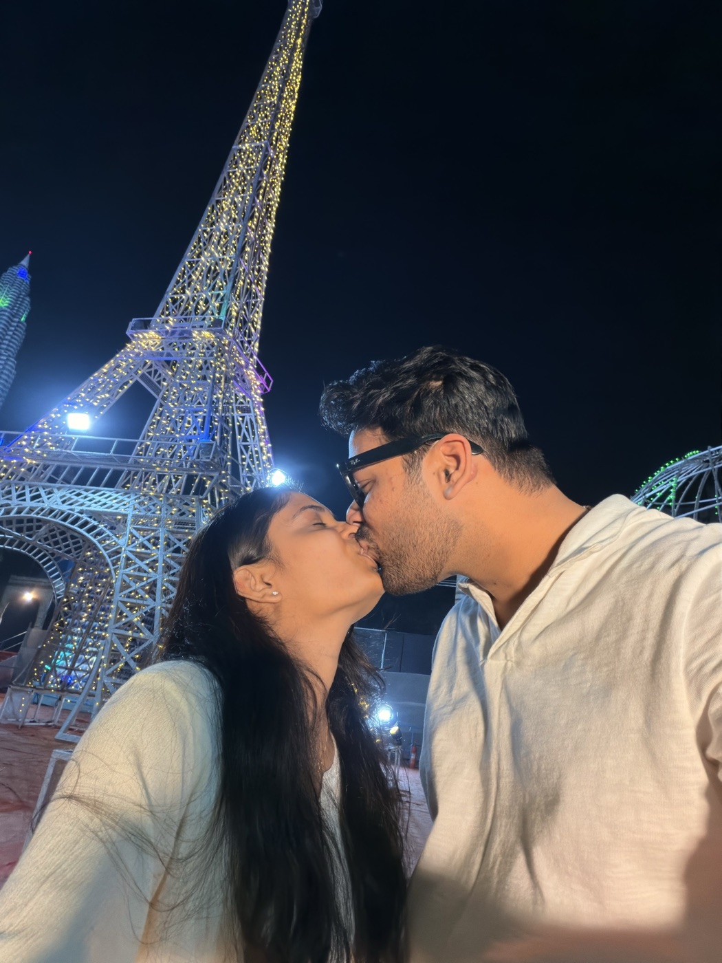 A kiss by the Eiffel Tower replica